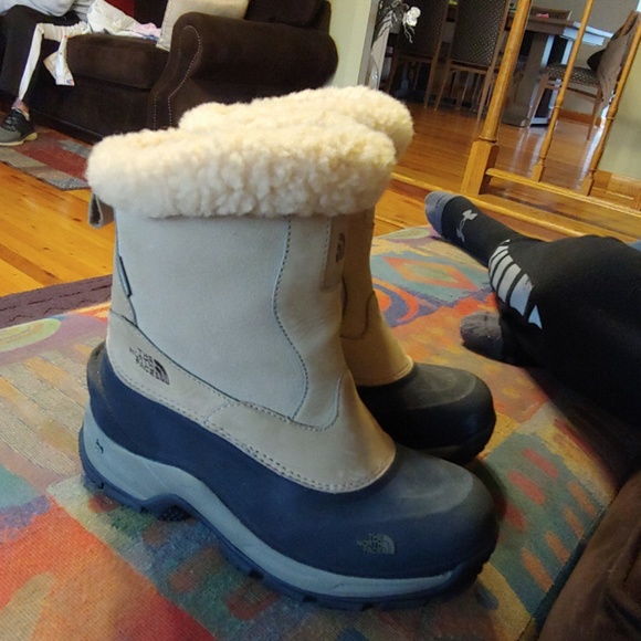 Womens North Face Primaloft Boots - Picture 2 of 2